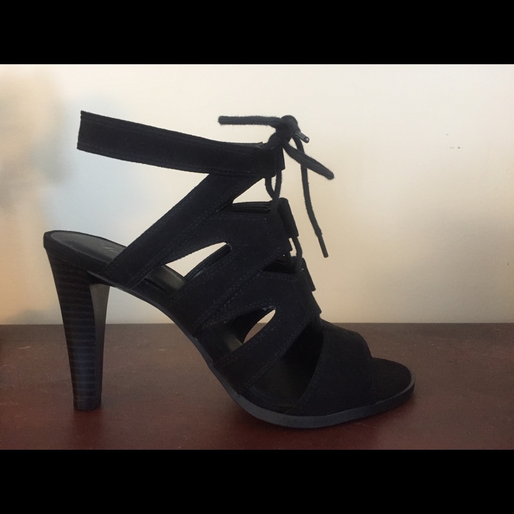 Lace up ankle pumps